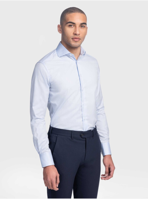 Extra Lang Overhemd Girav Livorno Heren Effen Lichtblauw Modern Fit 100% katoen. Het beste lange lichtblauwe overhemd voor lange mannen!